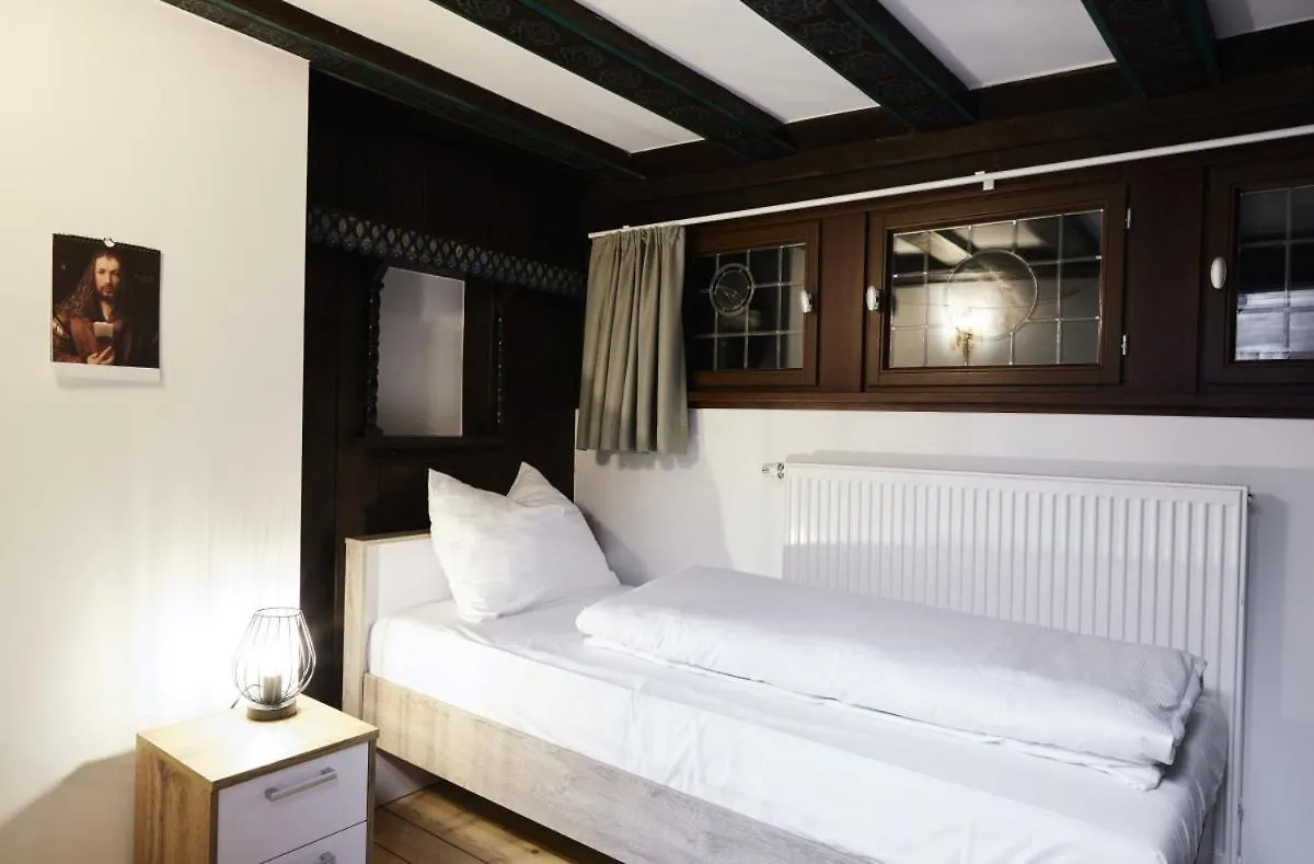 Apartment Ferienwohnung Gentilburg Und Gaertnerhaus Aschaffenburg